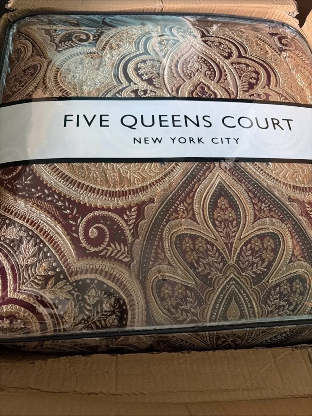 Five Queens Court Bordeaux Queen 4 Piece Comforter Set NEW